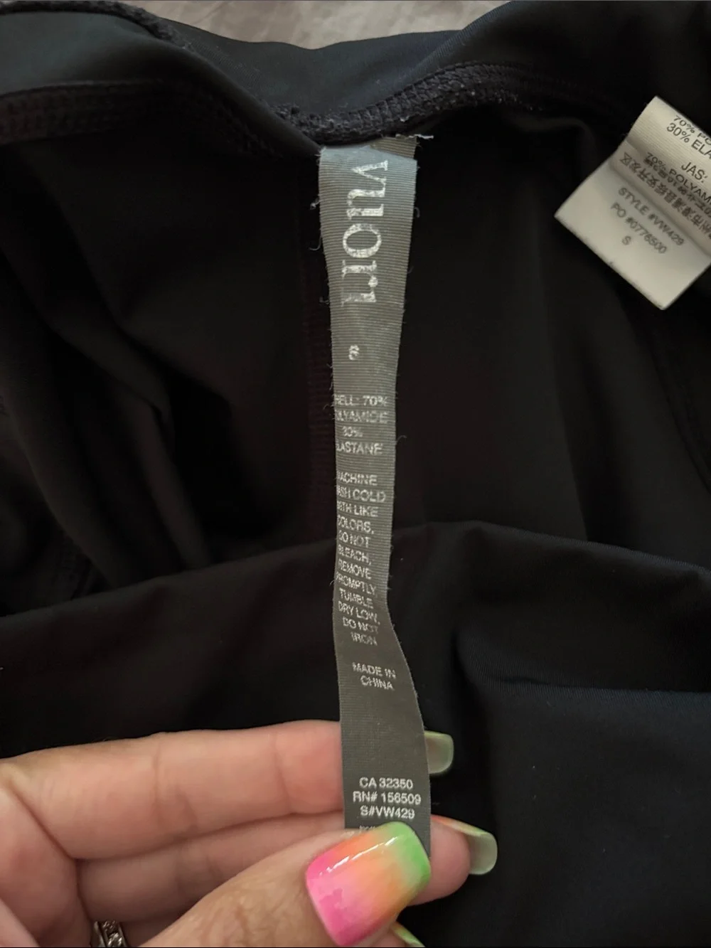 Vuori Black High-Waist Athletic Leggings with pockets